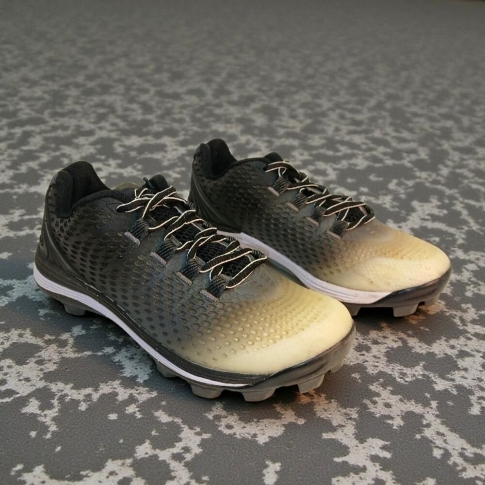 Boombah Boys Black & Yellow Turf Sport Cleats - Size 4.5Y